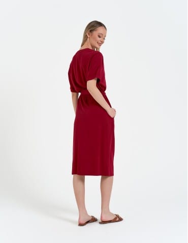 Sukienki midi - Sukienka damska wiskozowa midi z kr&oacute;tkim rękawem typu kimono CZERWONY - produkt 6