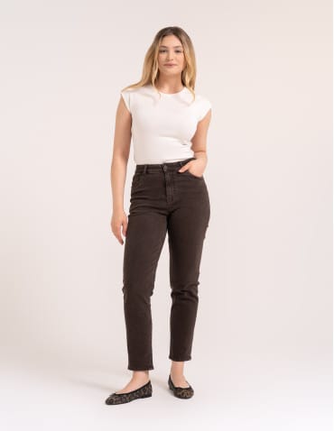 Damskie spodnie jeansowe mom fit - BRĄZOWY