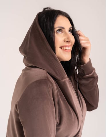 Bluzy dresowe - Bluza damska welurowa rozpinana z kapturem i kieszeniami BRĄZOWY - produkt 11