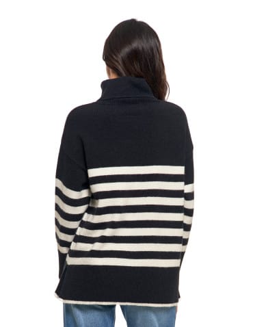 Sweter damski w paski z golfem o luźnym kroju - CZARNY  - produkt 2