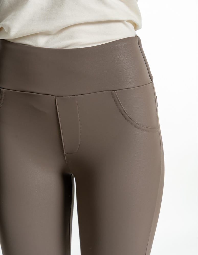 Legginsy damskie - Damskie legginsy z wysokim stanem w stylu sk&oacute;rzanym BEŻOWY  - produkt moraj.pl 3