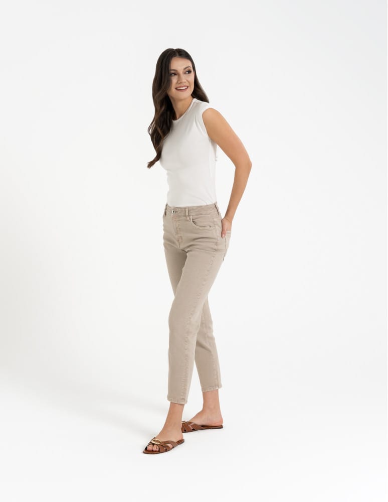 Jeansy - Damskie spodnie jeansowe mom fit JASNY BEŻOWY - produkt moraj.pl 1