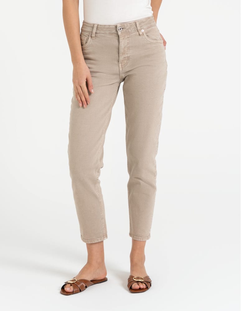 Jeansy - Damskie spodnie jeansowe mom fit JASNY BEŻOWY - produkt moraj.pl 2