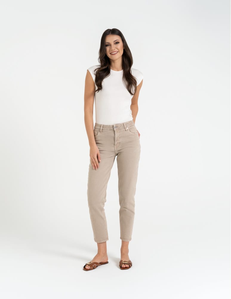 Jeansy - Damskie spodnie jeansowe mom fit JASNY BEŻOWY - produkt moraj.pl 6