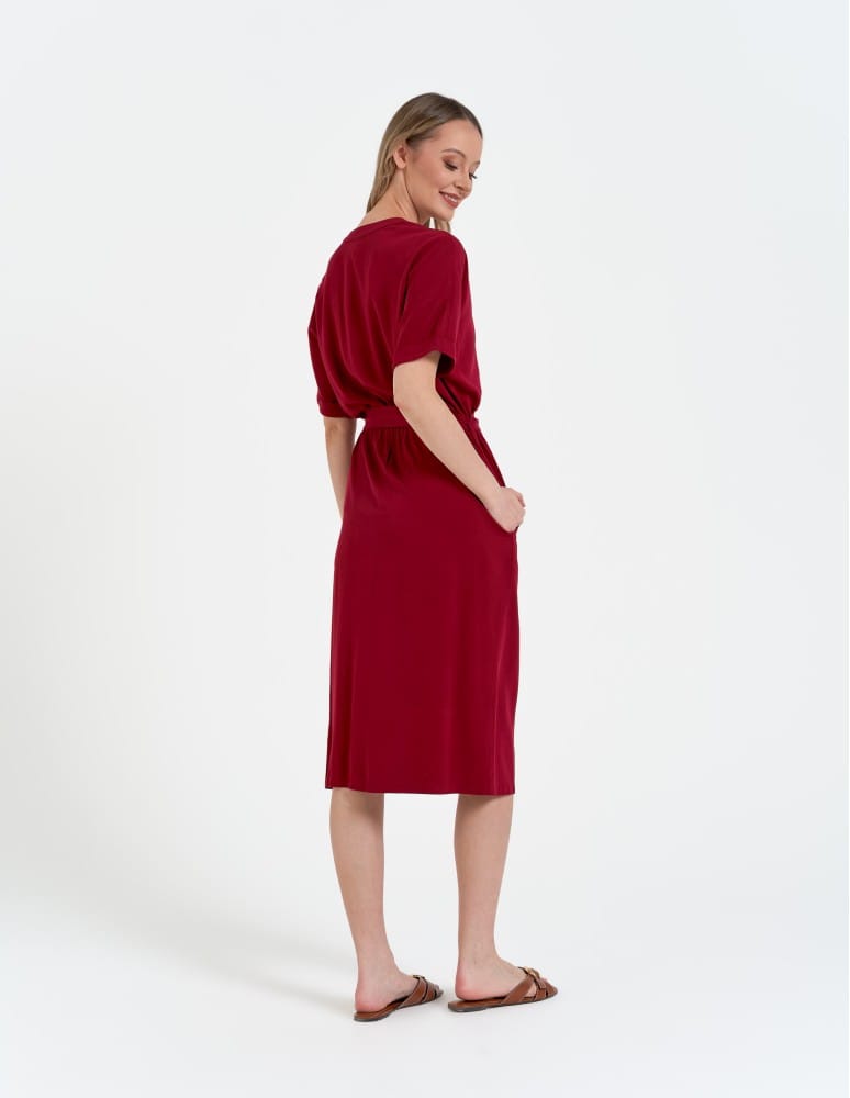 Sukienki midi - Sukienka damska wiskozowa midi z kr&oacute;tkim rękawem typu kimono CZERWONY  - produkt moraj.pl 6