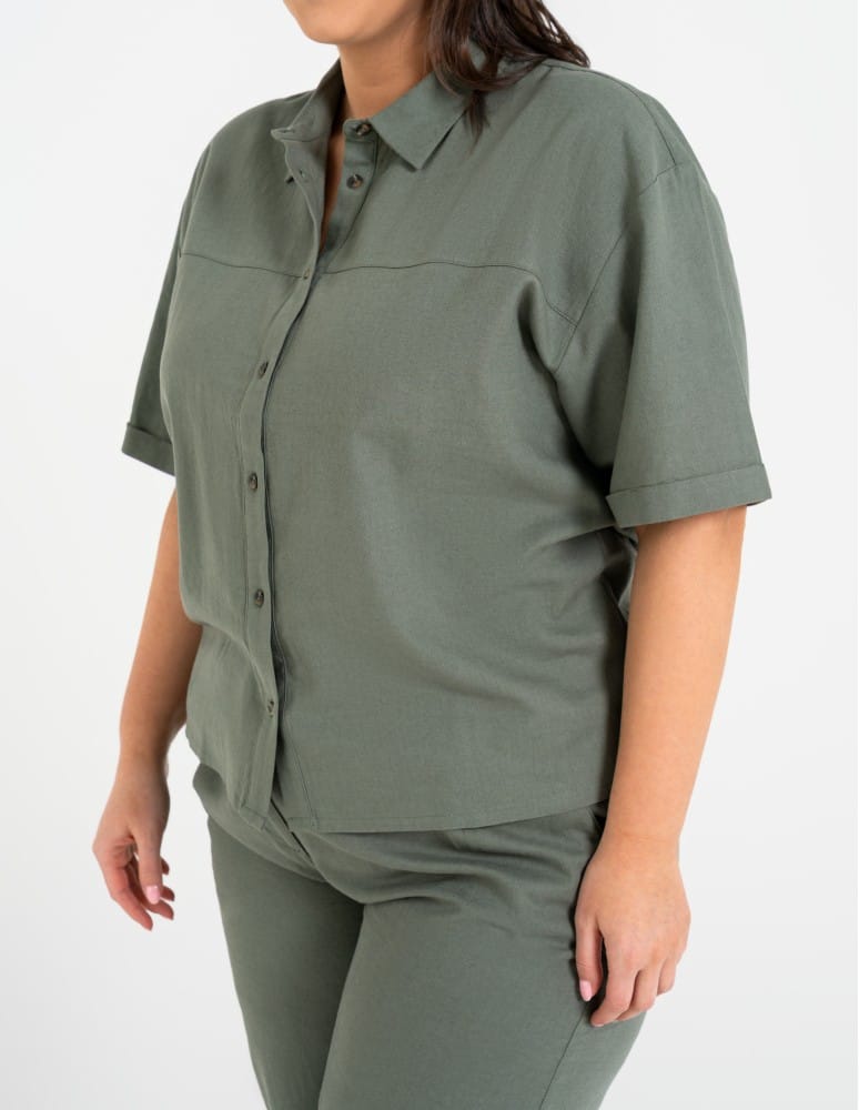 Koszule - Koszula damska casual elegancka z lnu i wiskozy i kr&oacute;tkim rękawem ZIELONY  - produkt moraj.pl 12