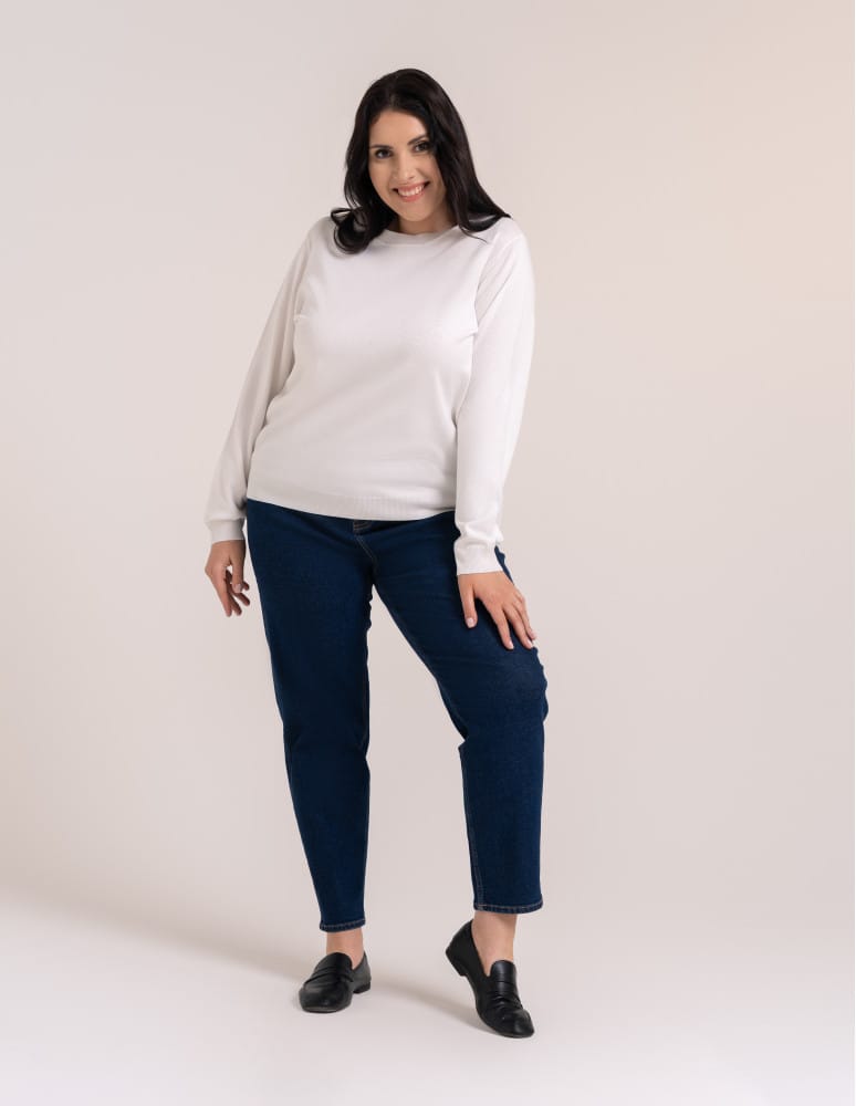 Swetry - Wiskozowy sweter damski z cekinowym dekoltem BIAŁY  - produkt moraj.pl 4