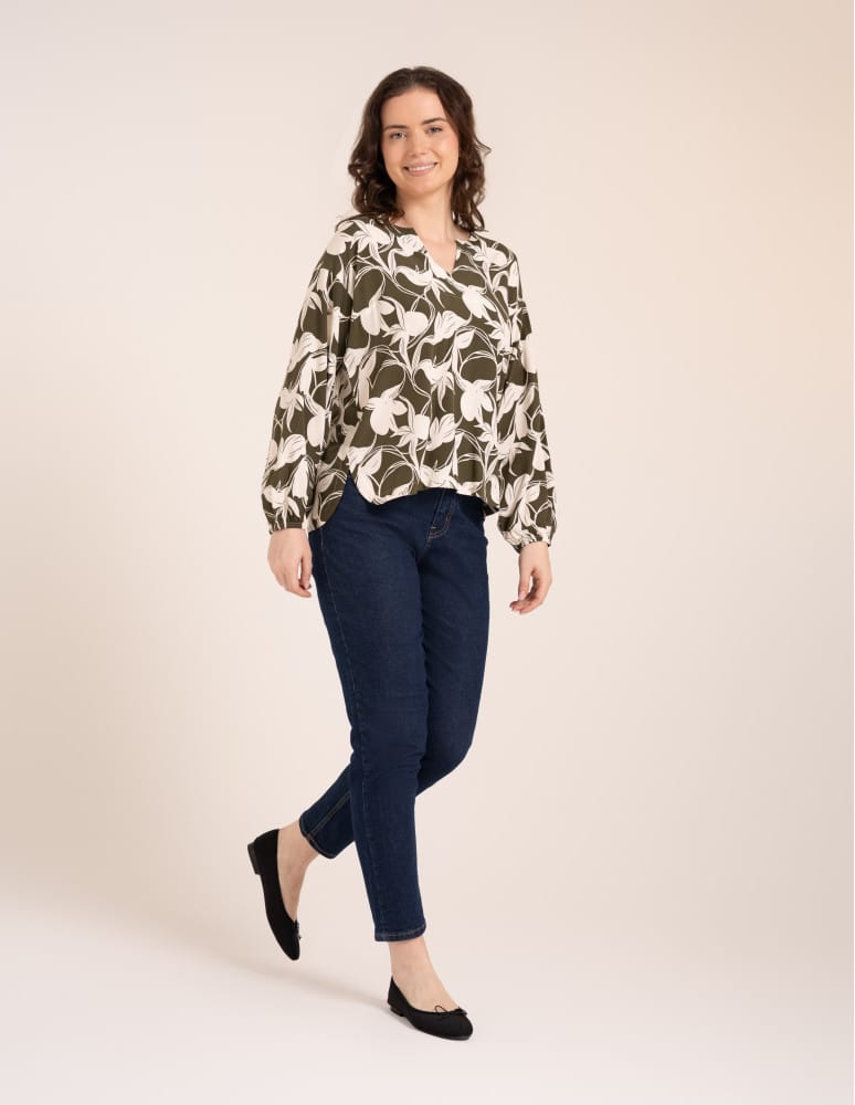 Bluzki z długim rękawem - Elegancka bluzka damska z wiskozy 100% o kroju oversize z długim rękawem WZÓR 2 - produkt moraj.pl 3