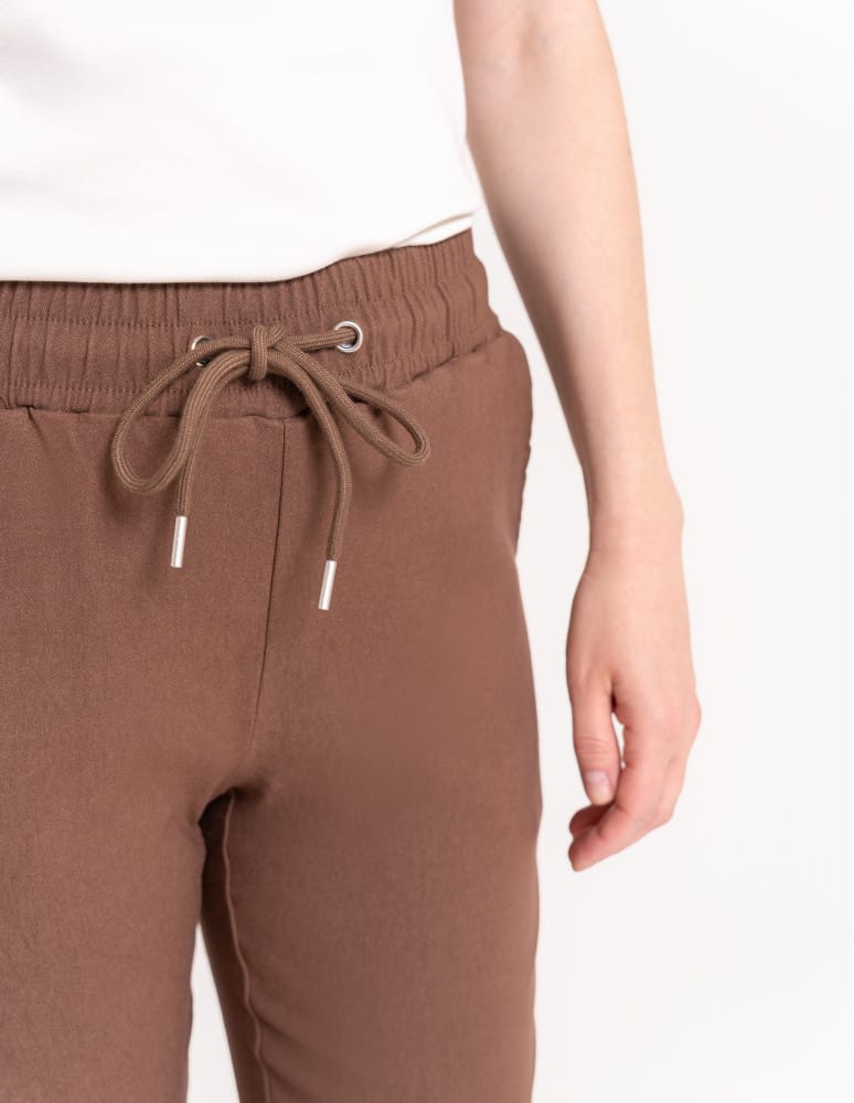 Spodnie damskie - Spodnie damskie joggery elastyczne z wiązaniem BRĄZOWY  - produkt moraj.pl 2