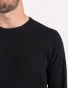 Koszulka męska longsleeve ze strukturą i okrągłym CZARNY