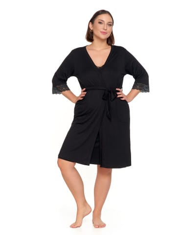 Szlafroki - Szlafrok damski Plus Size z koronką i kieszeniami CZARNY - produkt 4
