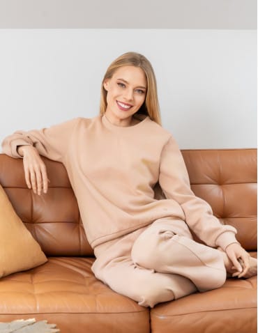 Bluzy damskie - Damska bluza dresowa ocieplana bez kaptura BEŻOWY - produkt 13