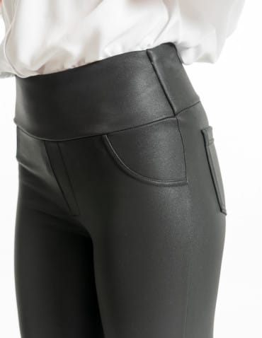 Legginsy damskie - Damskie legginsy z wysokim stanem w stylu skórzanym CZARNY - produkt 3