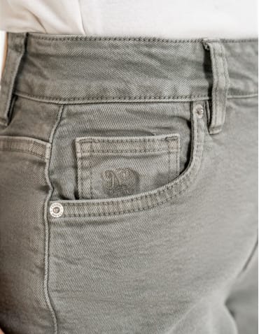 Jeansy - Damskie spodnie jeansowe mom fit JASNY ZIELONY - produkt 9