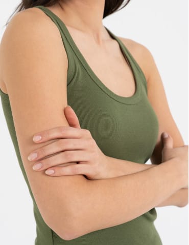 Topy na ramiączkach - Damska koszulka tank top w prążek bawełniana KHAKI - produkt 4