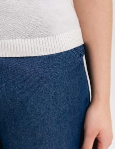 Swetry i kardigany - Sweter damski z krótkim rękawem z wiskozą BIAŁY - produkt 4