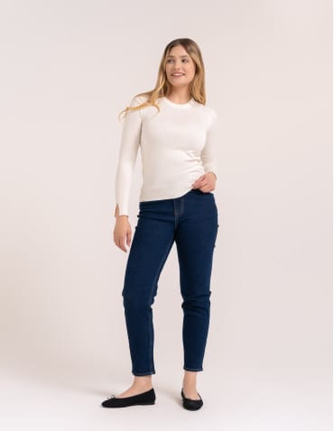 Swetry - Sweter damski miękki w dotyku z wiskozy klasyczny bez wzoru BIAŁY - produkt 4