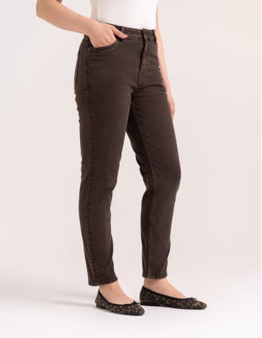 Jeansy - Damskie spodnie jeansowe mom fit BRĄZOWY - produkt 4