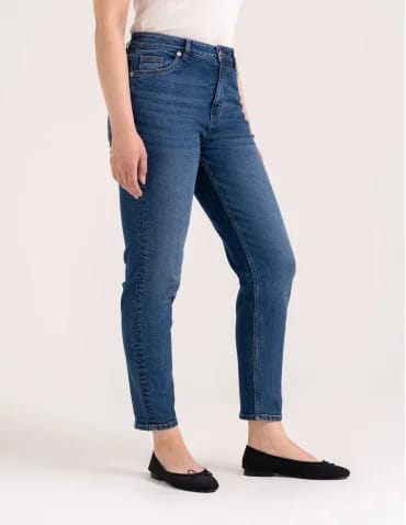 Damskie spodnie jeansowe mom fit - NIEBIESKI