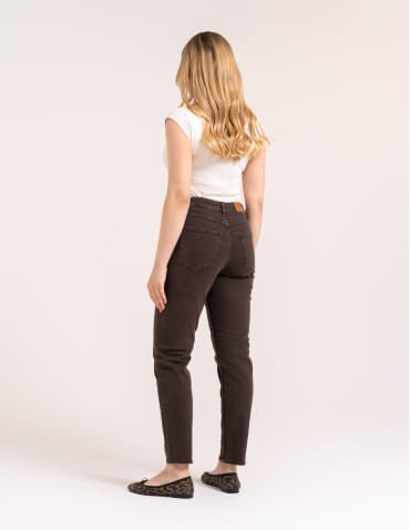Jeansy - Damskie spodnie jeansowe mom fit BRĄZOWY - produkt 7