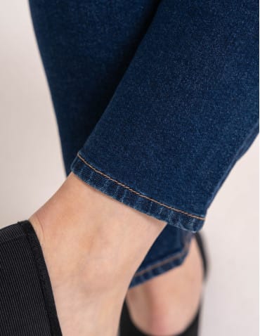 Jeansy - Damskie spodnie jeansowe mom fit GRANATOWY - produkt 4