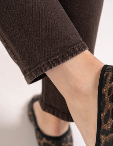 Jeansy - Damskie spodnie jeansowe mom fit BRĄZOWY - produkt 6