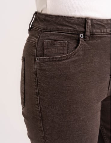 Jeansy - Damskie spodnie jeansowe mom fit BRĄZOWY - produkt 5