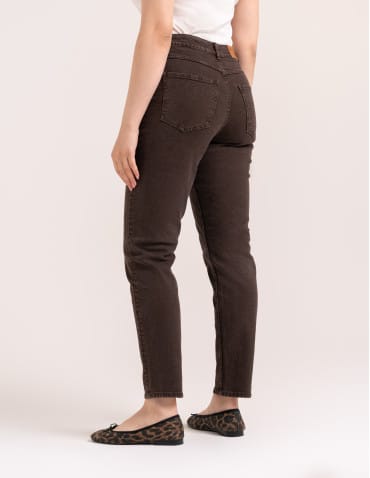 Jeansy - Damskie spodnie jeansowe mom fit BRĄZOWY - produkt 8