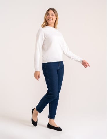 Swetry - Wiskozowy sweter damski z cekinowym dekoltem BIAŁY - produkt 4