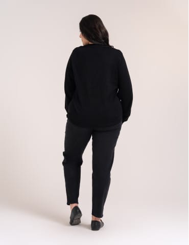 Swetry - Wiskozowy sweter damski z cekinowym dekoltem CZARNY - produkt 4
