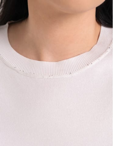 Swetry - Wiskozowy sweter damski z cekinowym dekoltem BIAŁY - produkt 2