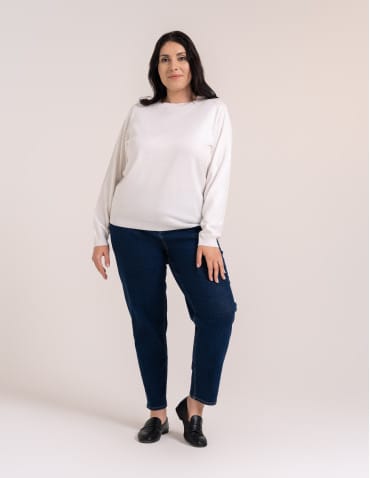 Swetry - Wiskozowy sweter damski z cekinowym dekoltem BIAŁY - produkt 3