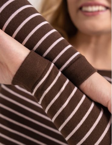 Swetry i kardigany - Sweter damski z wiskozy w paski i okrągłym dekoltem WZÓR 4 - produkt 2