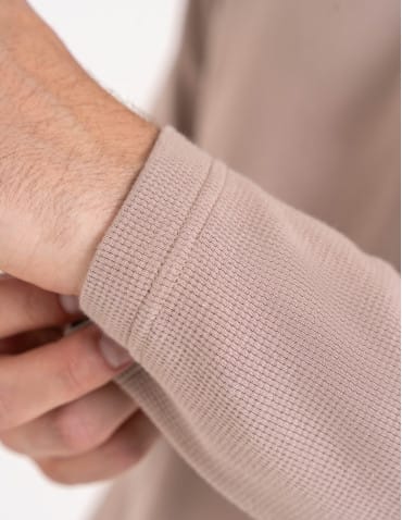 Męski longsleeve bawełniany 100% z długim rękawem o waflowej strukturze - BEŻOWY  - produkt 2
