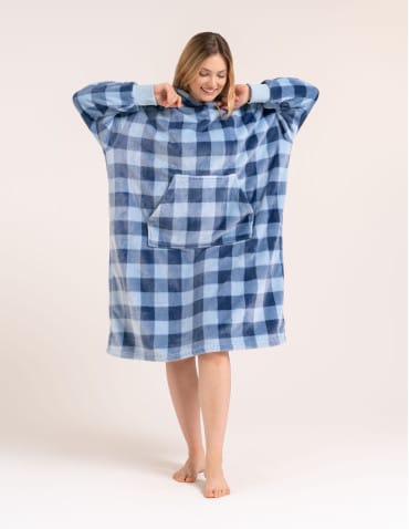 Ciepła kocobluza damska oversize z kapturem w kratę - NIEBIESKI