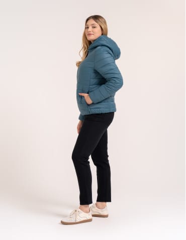 Kurtki damskie - Kurtka damska przejściowa pikowana Slim Fit z kapturem NIEBIESKI - produkt 8