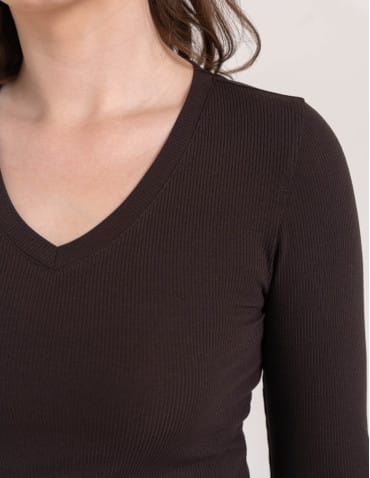 Sukienki midi - Sukienka damska midi prążkowana z długim rękawem i rozcięciami po bokach BRĄZOWY - produkt 4