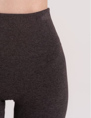 Legginsy ocieplane - Damskie legginsy modelujące z wysokim stanem i wiskozą w prążek BRĄZOWY - produkt 9