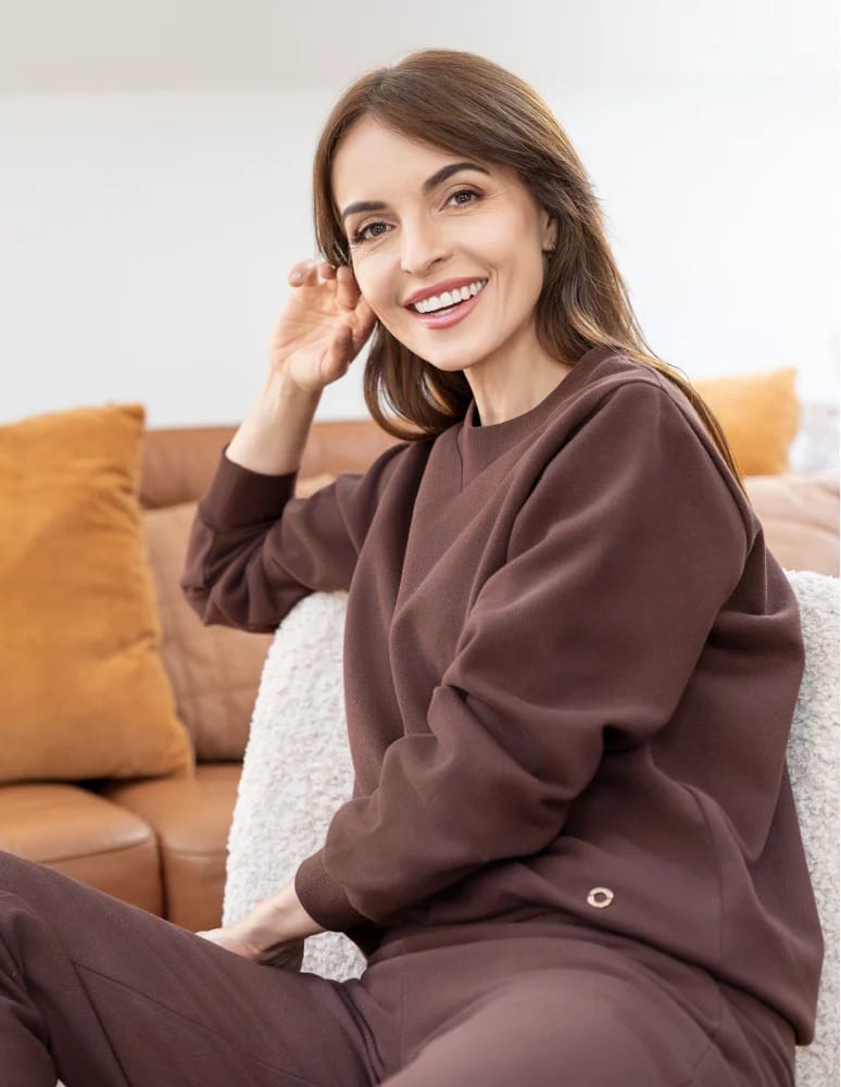 Bluzy damskie - Damska bluza dresowa ocieplana bez kaptura BRĄZOWY  - produkt moraj.pl 15