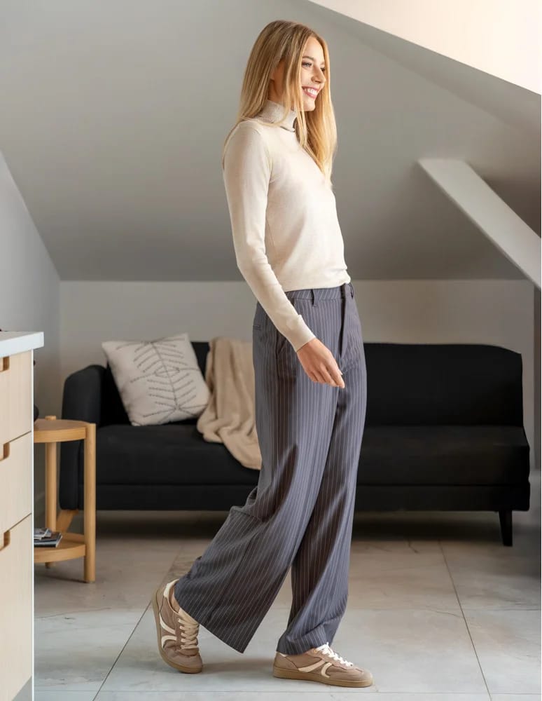 Spodnie damskie - Damskie eleganckie spodnie w kant z szeroką nogawką SZARY  - produkt moraj.pl 8