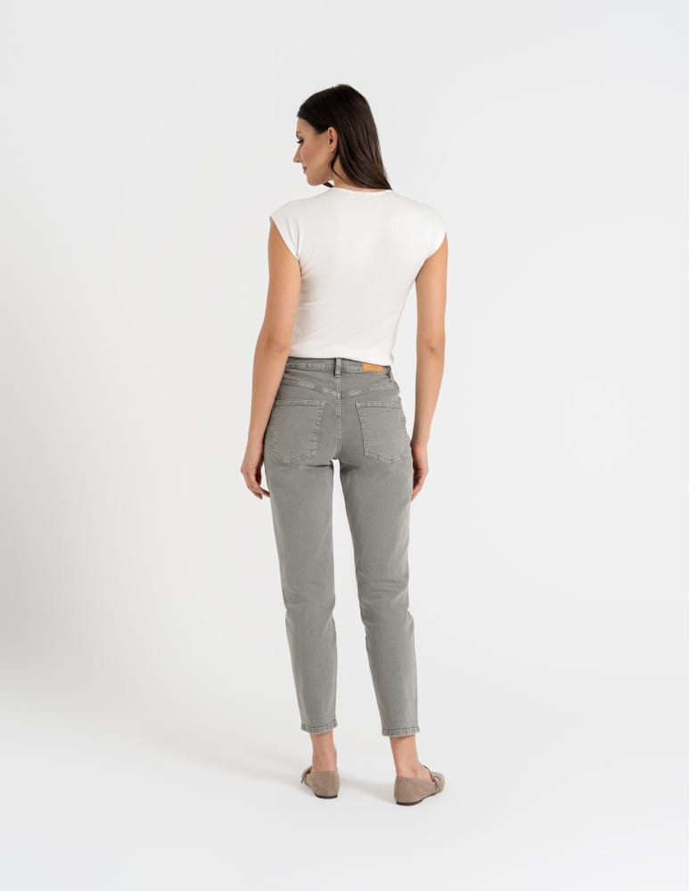 Jeansy - Damskie spodnie jeansowe mom fit JASNY ZIELONY - produkt moraj.pl 3