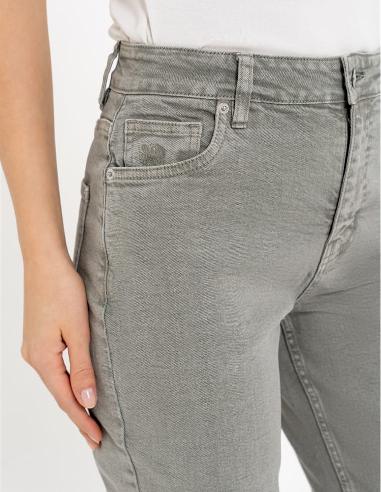 Jeansy - Damskie spodnie jeansowe mom fit JASNY ZIELONY - produkt moraj.pl 7