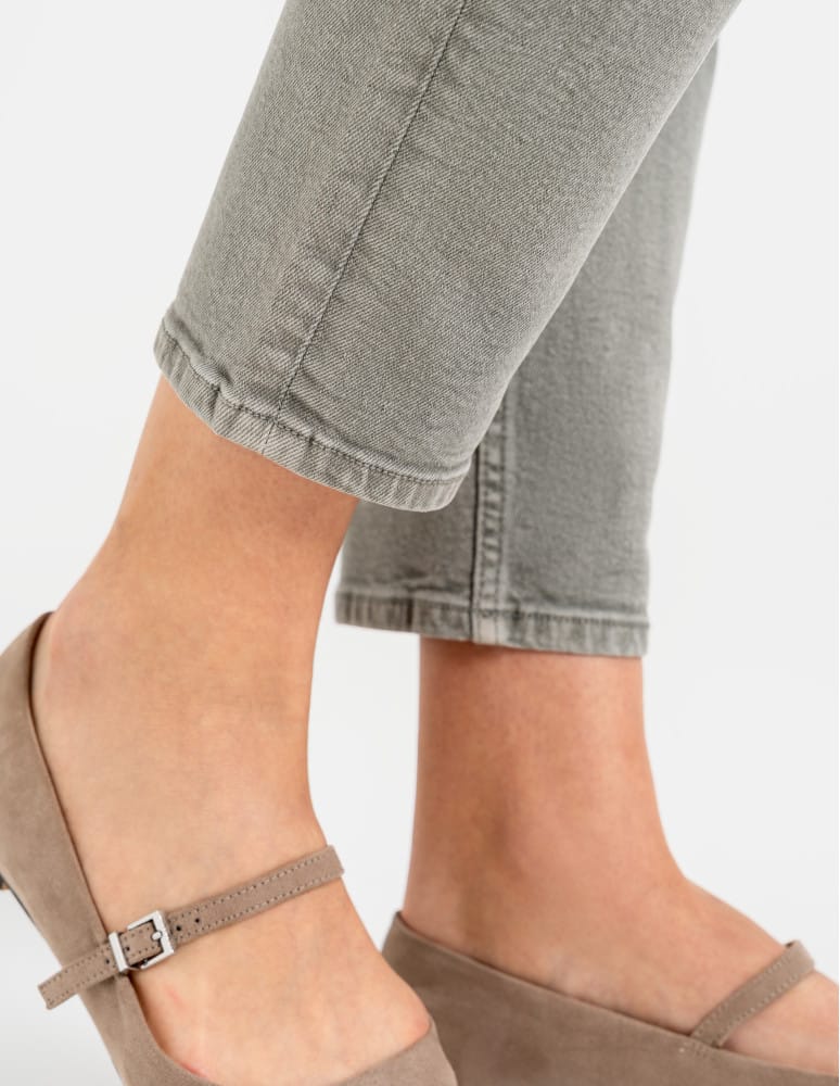Jeansy - Damskie spodnie jeansowe mom fit JASNY ZIELONY - produkt moraj.pl 8