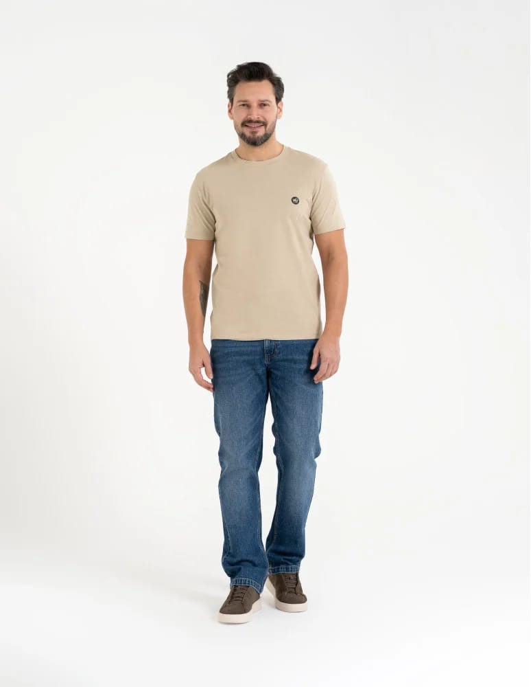 Koszulki z krótkim rękawem - T-shirt męski bawełniany regularny krój z gumową naszywką BEŻOWY - produkt moraj.pl 4