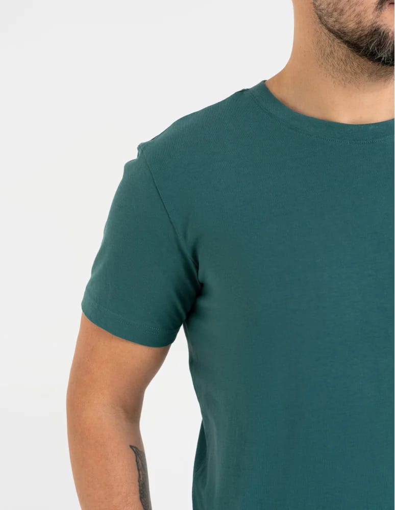 Koszulki z krótkim rękawem - T-shirt męski bawełniany regularny krój z gumową naszywką CIEMNY ZIELONY - produkt moraj.pl 3