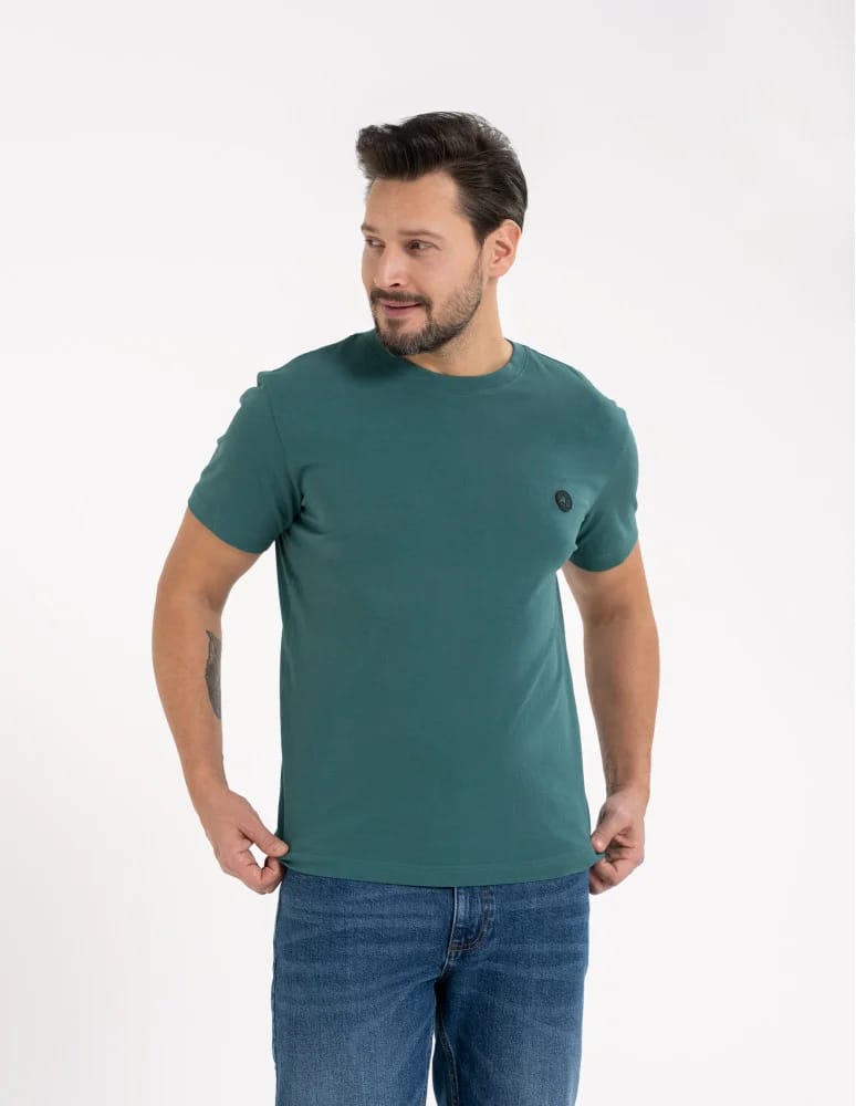 Koszulki z krótkim rękawem - T-shirt męski bawełniany regularny krój z gumową naszywką CIEMNY ZIELONY - produkt moraj.pl 4