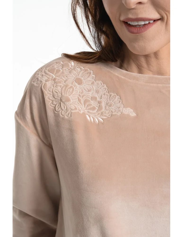 Bluzy damskie - Bluza damska welurowa bez kaptura z haftem BEŻOWY  - produkt moraj.pl 8