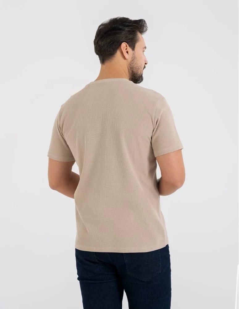 Koszulki z krótkim rękawem - T-shirt męski bawełniany o regularnym kroju z nadrukiem BEIGE  - produkt moraj.pl 4