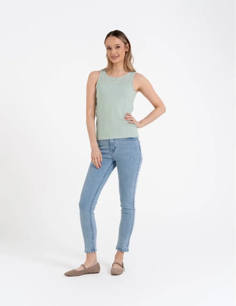 Koszulki i T-shirty - Damska bluzka bez rękawów bawełniana z ażurowym wykończeniem ZIELONY - produkt moraj.pl 5