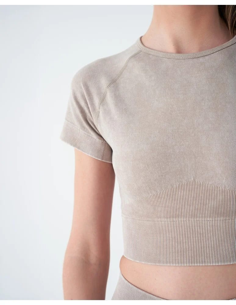 Koszulki i T-shirty - Sportowy top damski z krótkim rękawem BEŻOWY  - produkt moraj.pl 2